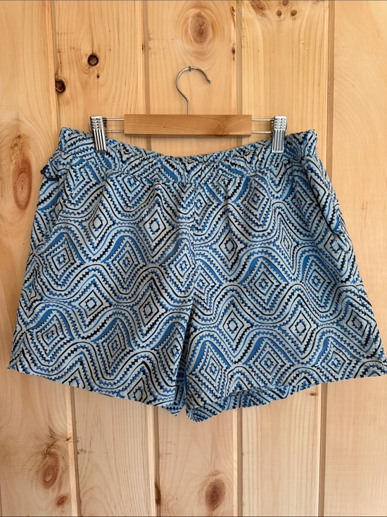 L.L. Bean Pants - L.L. Bean Supplex Nylon Trail Shorts Blue Geometric Pattern Women's Size Medium